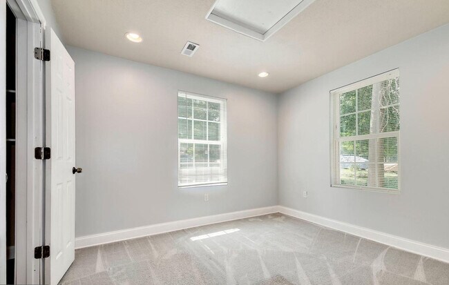 Foto del edificio - 9808 47th Ave