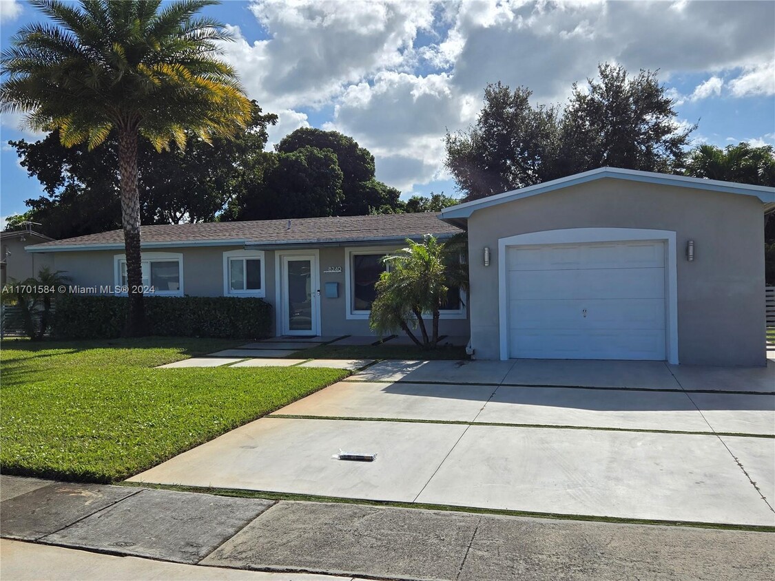 Foto principal - 8240 NW 24th Ct