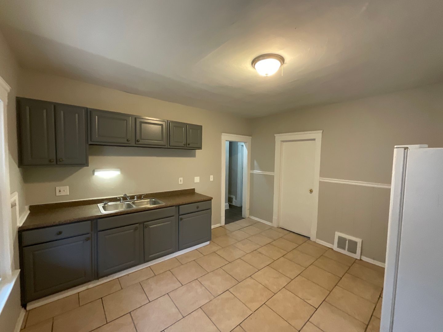 8101 Grand Division Ave Cleveland, OH 44125 – photo 4