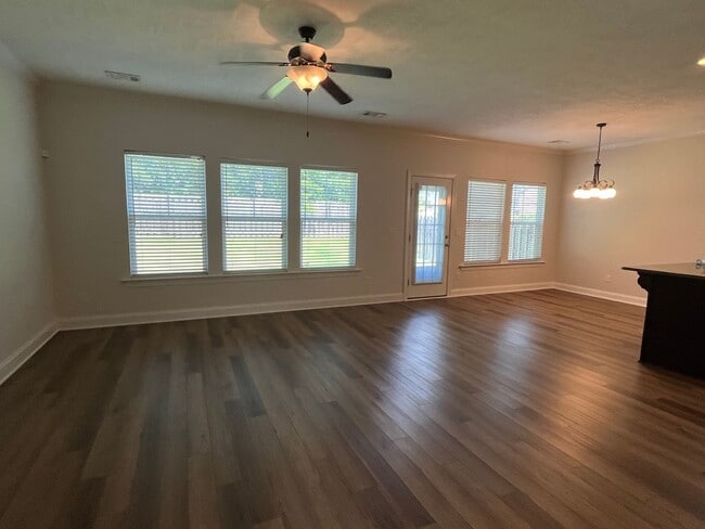 Foto del edificio - 742 Kensey Park Ln