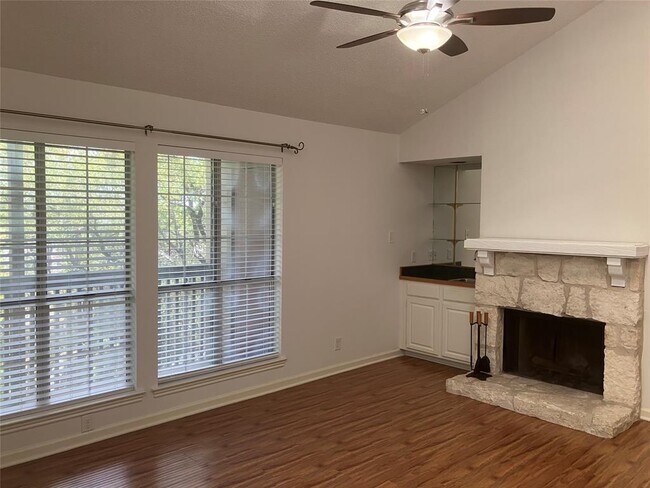 Building Photo - 3809 Spicewood Springs Rd