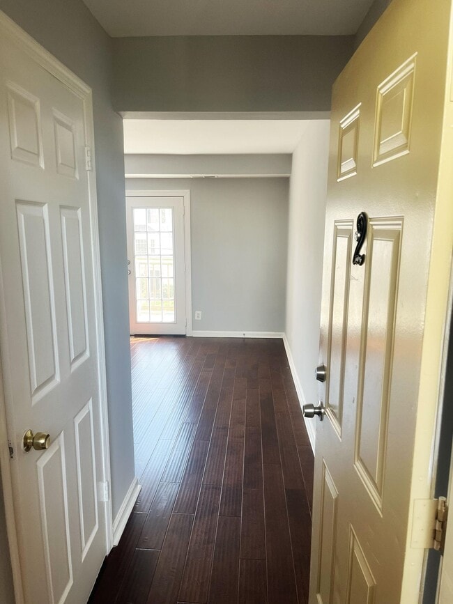 Building Photo - 2500 Markham Ln