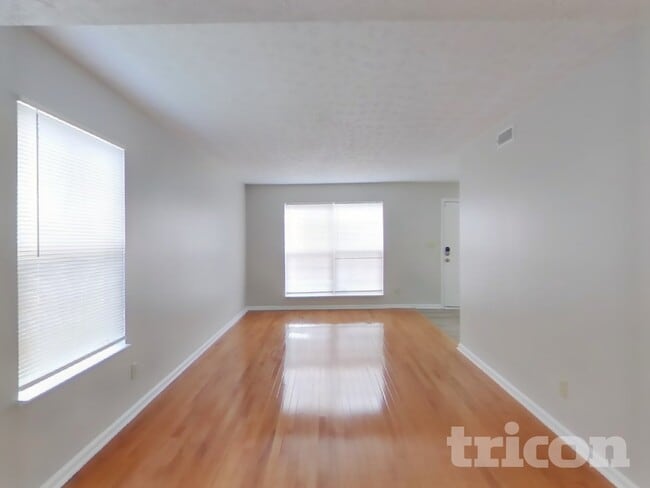 Foto del edificio - 6230 Joshua Tree Pl