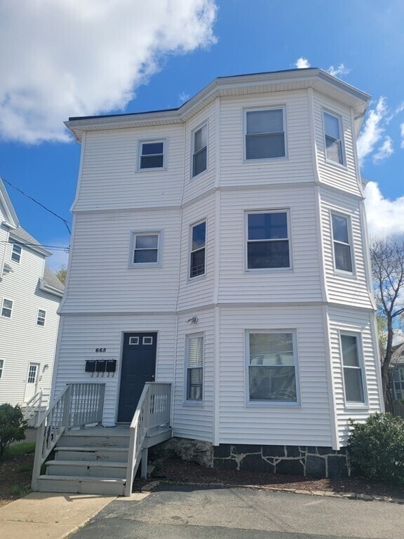 Building Photo - 665 Washington St