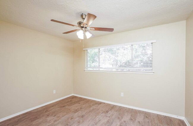 Foto del edificio - 4401 Dawn Creek Ln