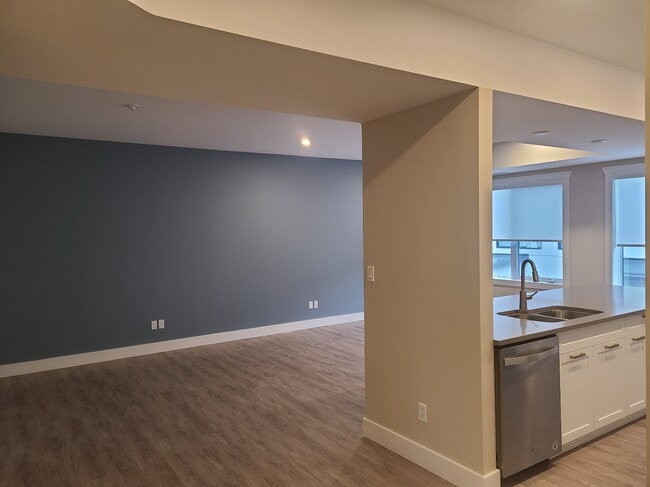 Building Photo - 550 Sandison St