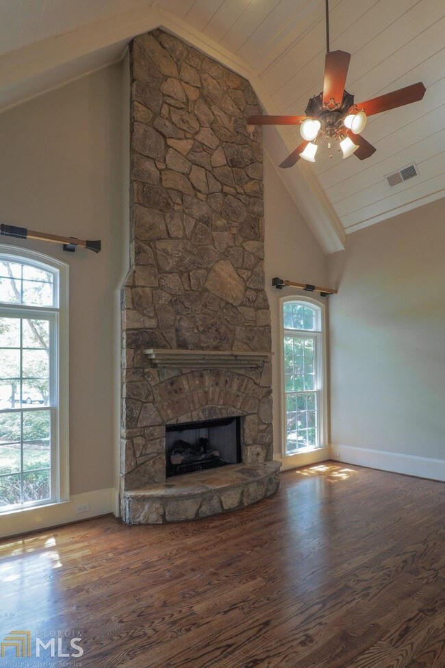 Foto del edificio - 6334 Howell Cobb Ct
