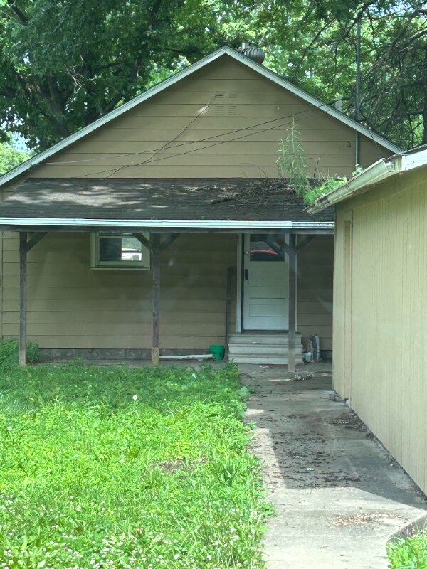 Building Photo - 545 NE Forest Ave