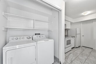 Building Photo - 78 W Park West Dr