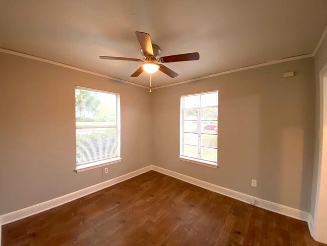 Foto del edificio - 1032 N Evergreen St