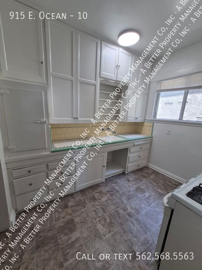 Building Photo - 915 E. Ocean-10