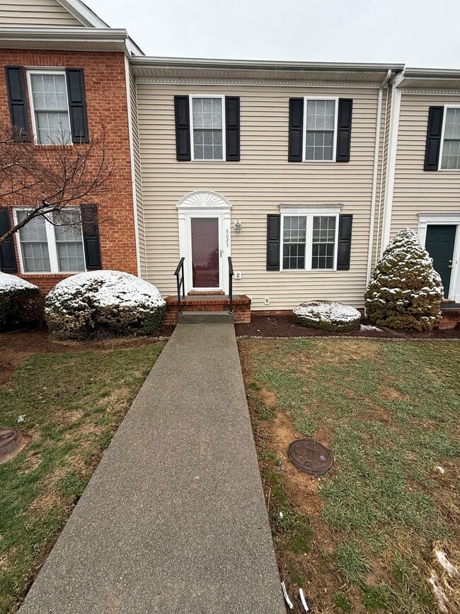Building Photo - Well maintained 2 bedroom townhome in the Taylor Springs Subdivision