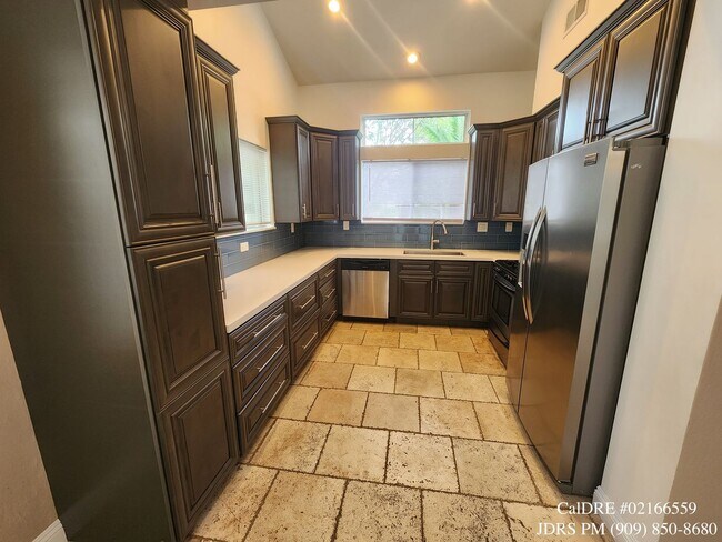 Foto del edificio - Rancho Cucamonga 3 Bedroom Home