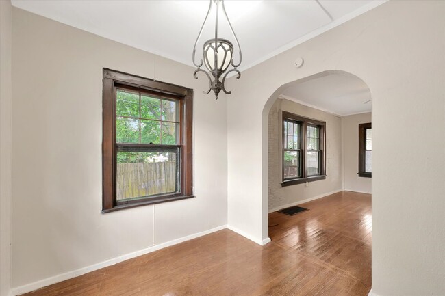 Building Photo - 7 Villard Ct