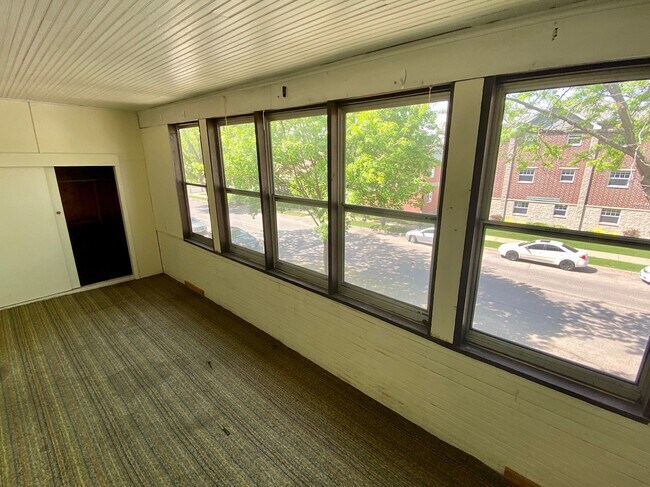 Building Photo - 1118 State St