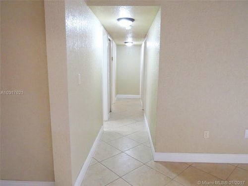 Foto del edificio - 1335 W 68th St