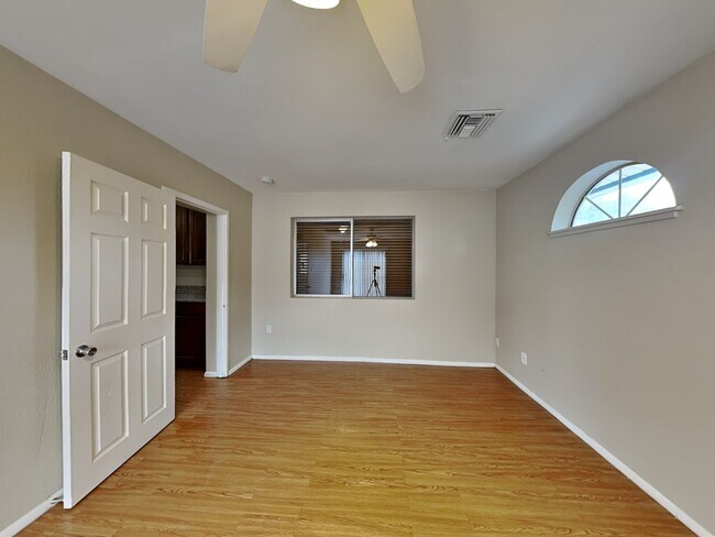 Building Photo - 4745 N 53rd Ave