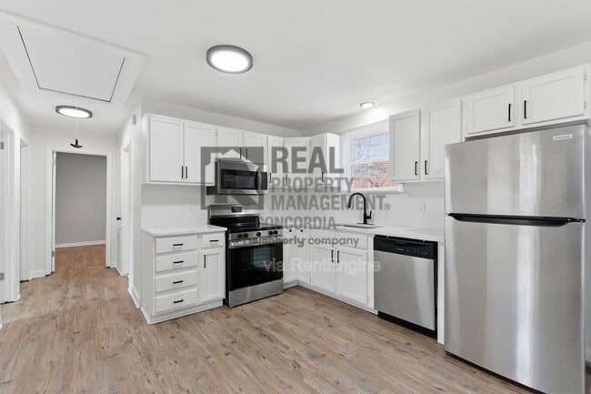 Building Photo - 1527 Cherry Tree Dr