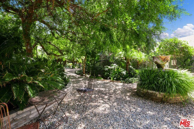 Foto del edificio - 1323 N Olive Dr
