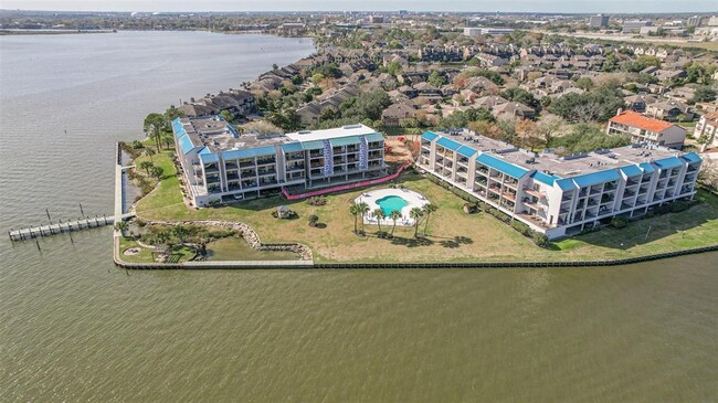 Foto del edificio - 351 Lakeside Ln