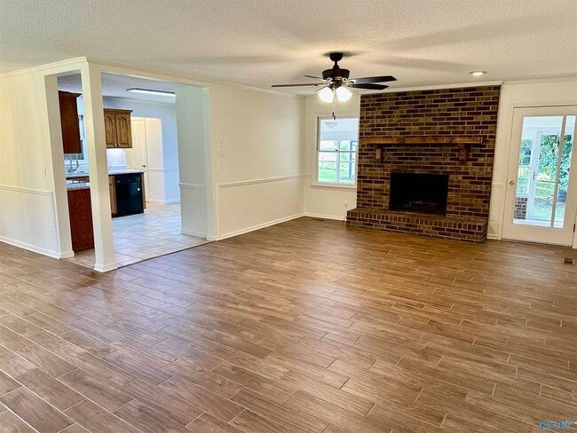 Building Photo - Albertville Home For Rent