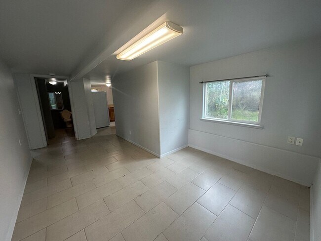 Building Photo - 1521 Kinoole St