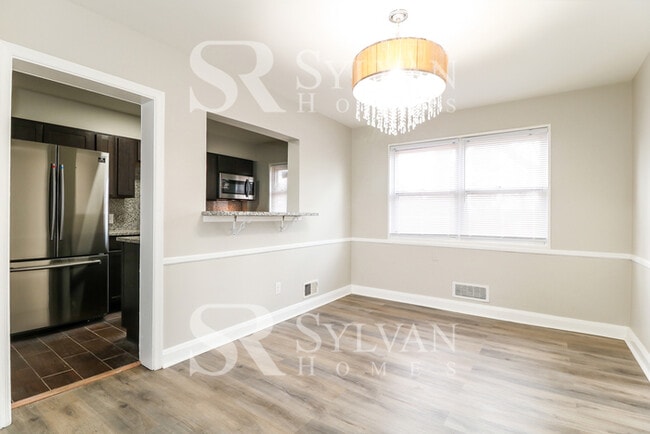 Building Photo - Remarkable Value. Unbeatable Location!