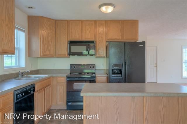 Building Photo - 4 br, 2.5 bath House - 400 Howery Street