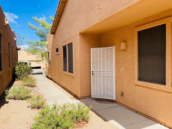 Foto del edificio - Cottonwood Square/Commons MOVE-IN SPECIAL