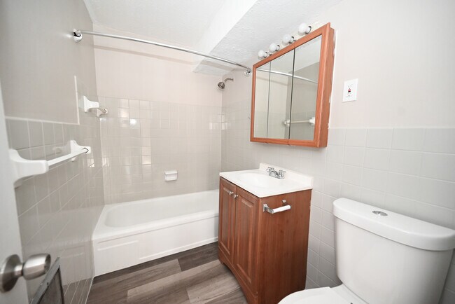 ¡Baño completo - Michael Towers