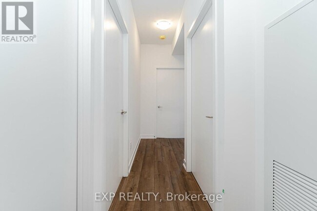 Photo du bâtiment - 1787-1787 St Clair Ave W