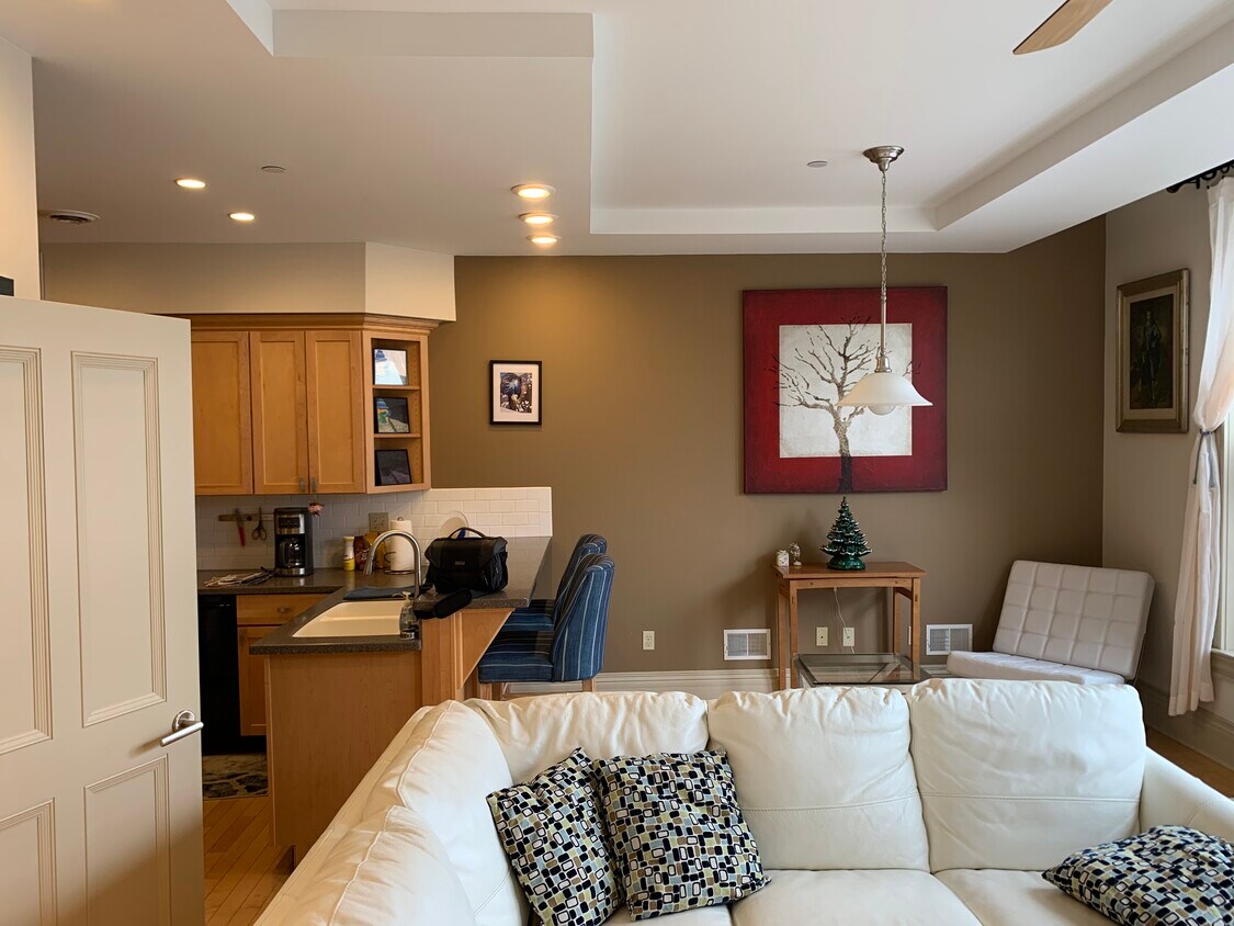 Living and dining area - 72 E Market St
