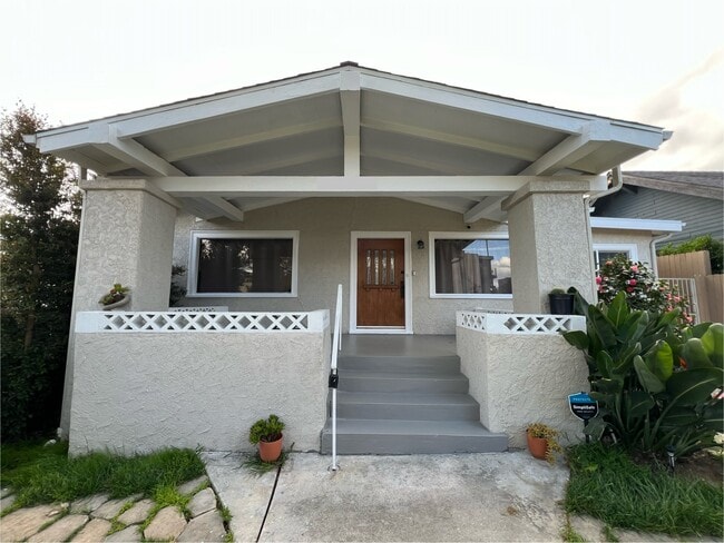 Foto del edificio - 815 N Hobart Blvd