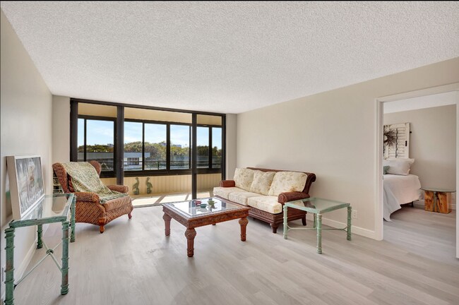 Foto del edificio - NEW RENOVATED SUNTIDE A BEACH CONDO
