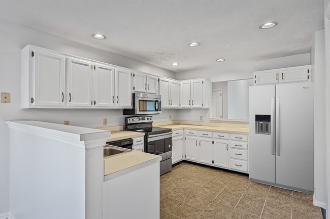 Building Photo - 6015 Bradford Hills Dr