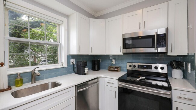 Building Photo - 66A Meadowbrook Pl