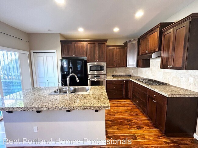 Building Photo - 4 br, 2.5 bath House - 9419 NW Ember Lane