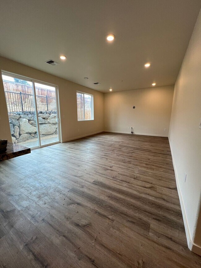 Building Photo - 4724 Black Falcon Way