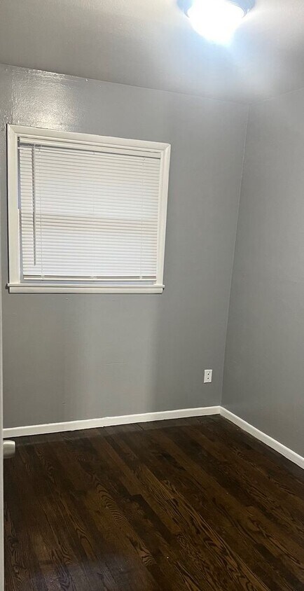 Building Photo - 3 Bedroom