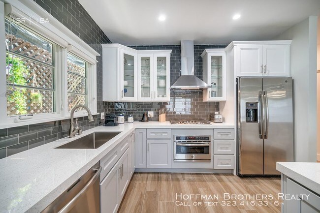 Building Photo - 721 N Alfred St, West Hollywood, CA 90069