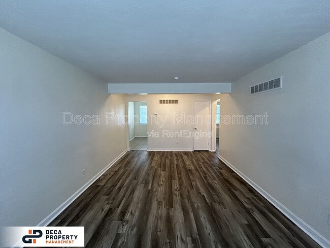 Building Photo - 9910 Broadmoor Dr