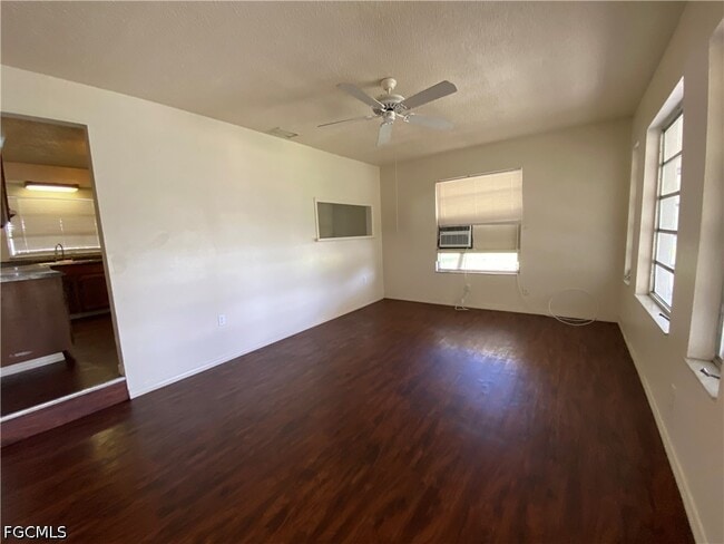 Building Photo - 7906 Suncoast Dr
