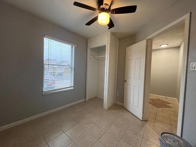 Building Photo - 7642 Oak Chase