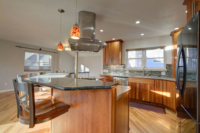 Foto del edificio - 3-bedroom home in Central Boulder
