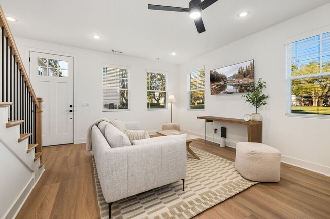 Building Photo - 1324 Van Buren Ave