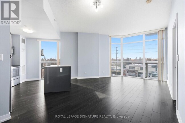 Photo du bâtiment - 5101 Dundas St W