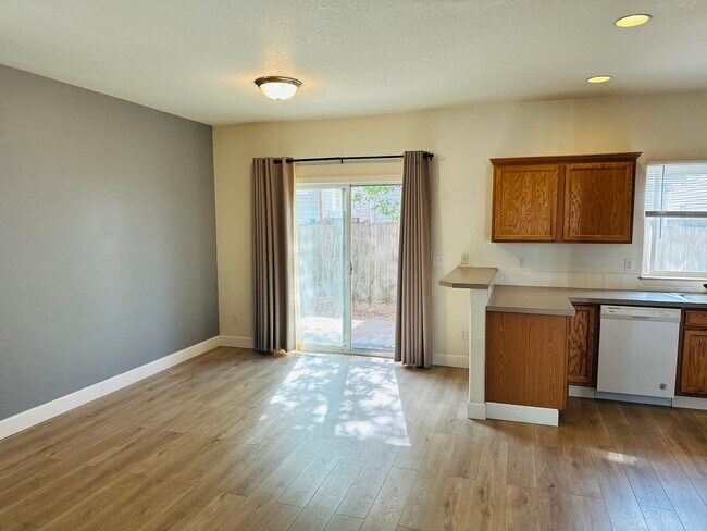 Foto del edificio - Charming Home in Terrific Central Location