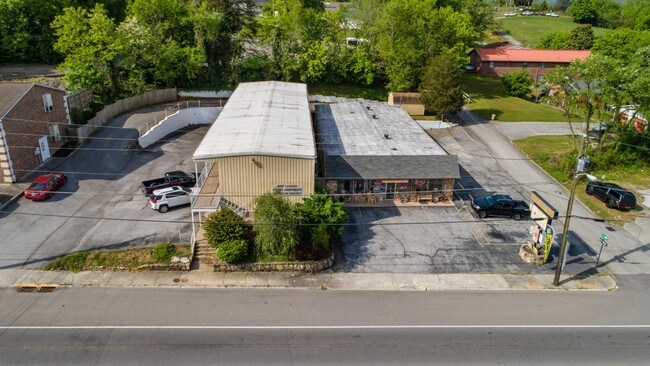 Building Photo - 215 E Race St