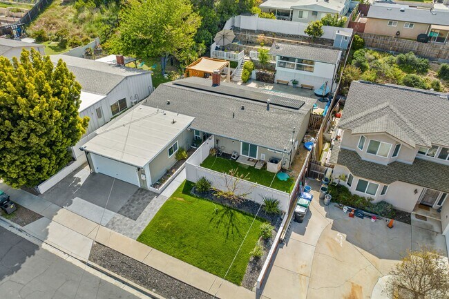 Foto del edificio - 5 bed 3 bath + detached Casita in Cowless ...