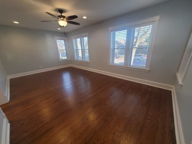 Building Photo - 5310 N Luna Ave